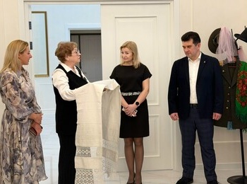 Выставка «Создание семьи в традициях Ленинградской области» открылась в Кировском районе