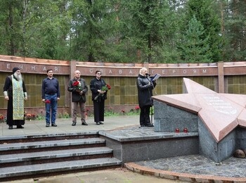 Останки еще 216 воинов ВОВ с почестями захоронили на мемориале Новая Малукса